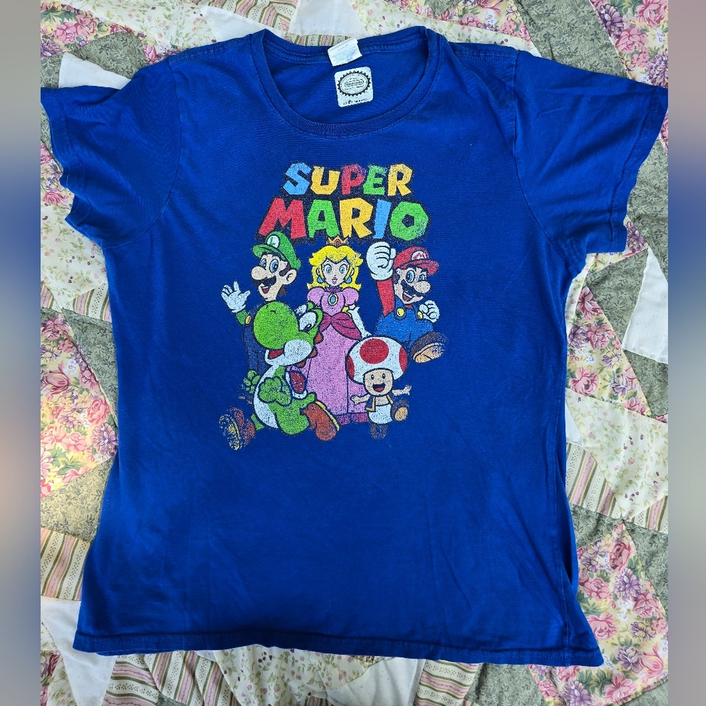 Super Mario women's shirt, size large